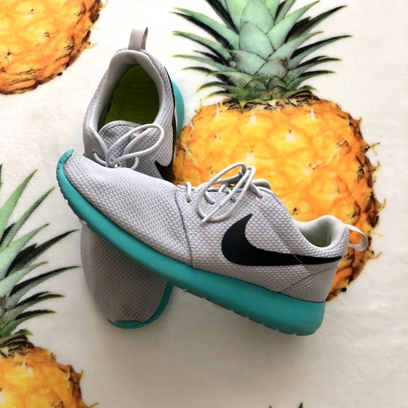 Nike Other - Nike Roshe Run Sneakers